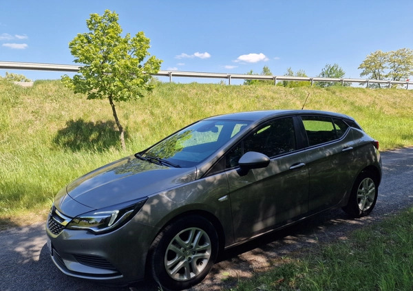 Opel Astra cena 44800 przebieg: 169000, rok produkcji 2016 z Lubartów małe 79